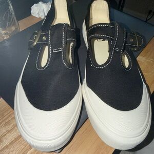 Vans Black and White Canvas Mary Jane’s